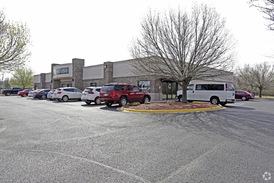 More Photos Of 1704 W Industrial Dr, Rogers Office For Sale