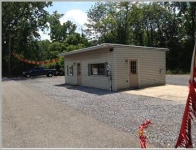 Primary Photo Of 1033 Riverview Dr, Walnutport Auto Dealership For Lease