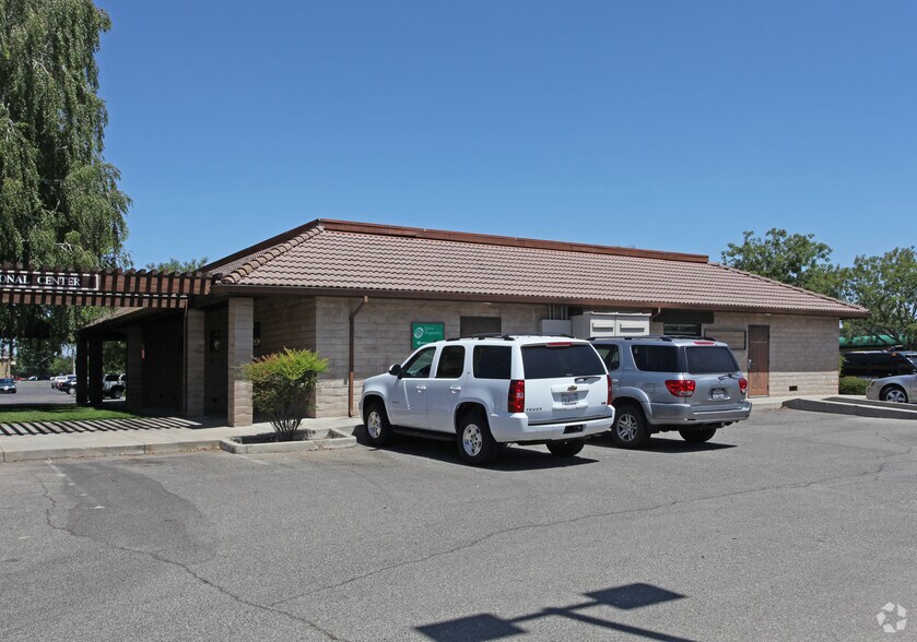 More Photos Of 190-250 S Oak Ave, Oakdale Unknown For Lease