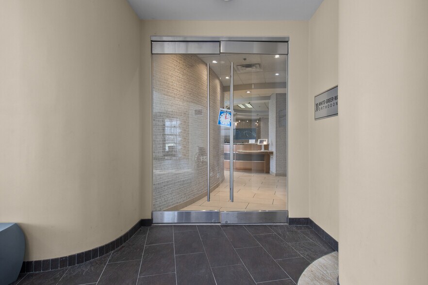 More Photos Of 200 City Hill Dr, London Medical For Sale