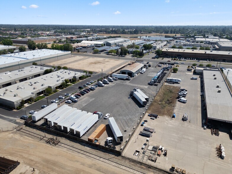 More Photos Of 4451 N Brawley Ave, Fresno Warehouse For Sale