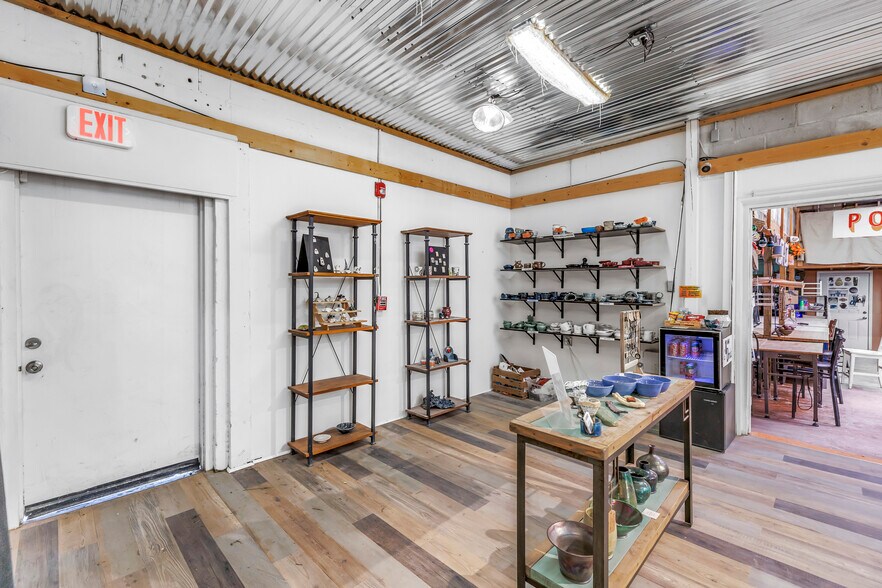 More Photos Of 559 49th St S, Saint Petersburg Storefront For Lease