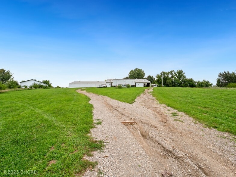 More Photos Of 1247 Illinois Dr, Knoxville Sports And Entertainment For Sale