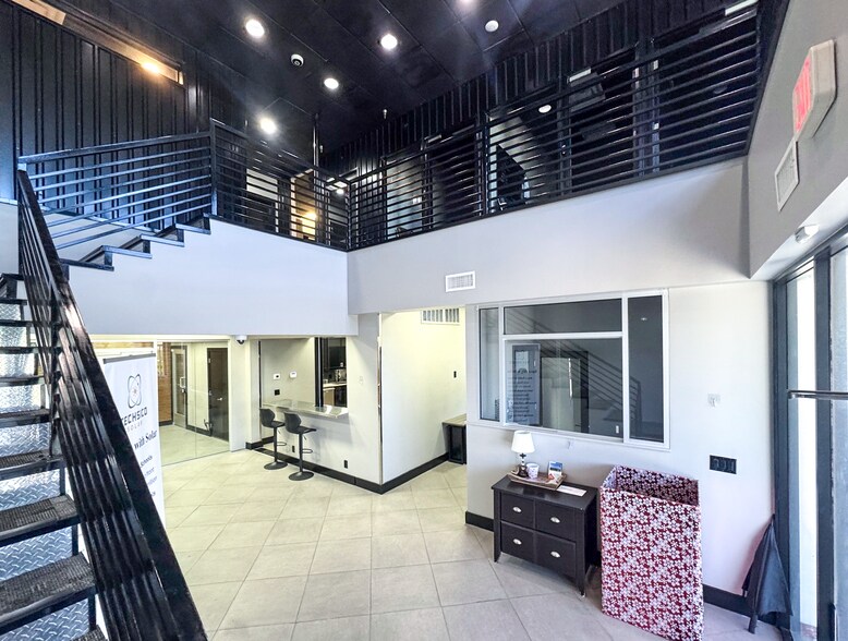 More Photos Of 5770 E Skelly Dr, Tulsa Office For Lease