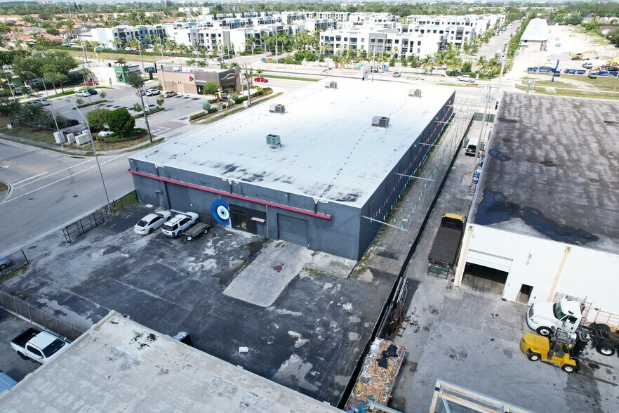 More Photos Of 7445 W 4th Ave, Hialeah Showroom For Sale
