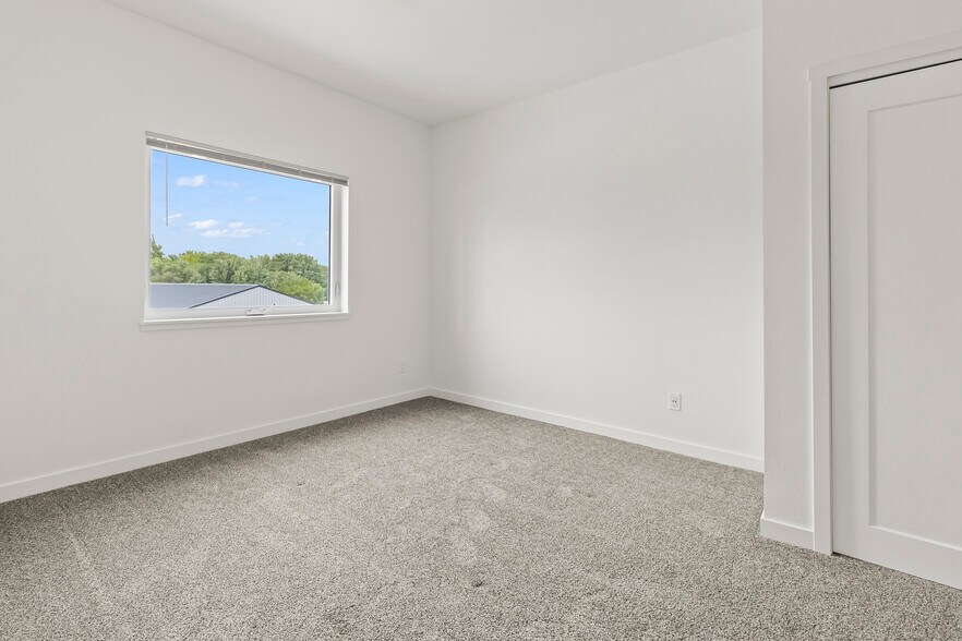 More Photos Of 120 & 124 W Hatting St, Luverne Apartments For Sale