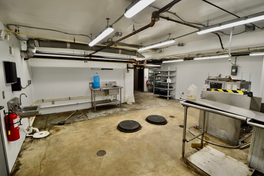 More Photos Of 535 Madison Ave, Covington Office For Lease