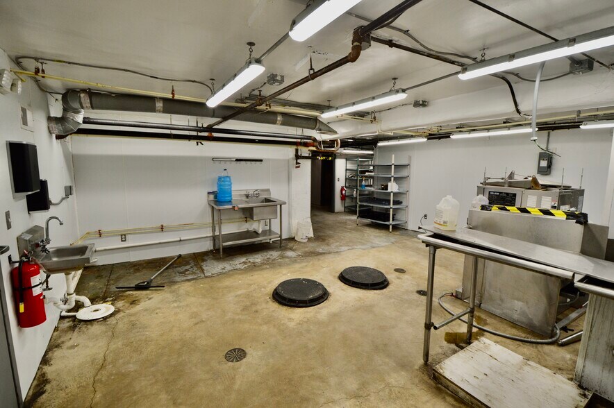 More Photos Of 535 Madison Ave, Covington Office For Lease