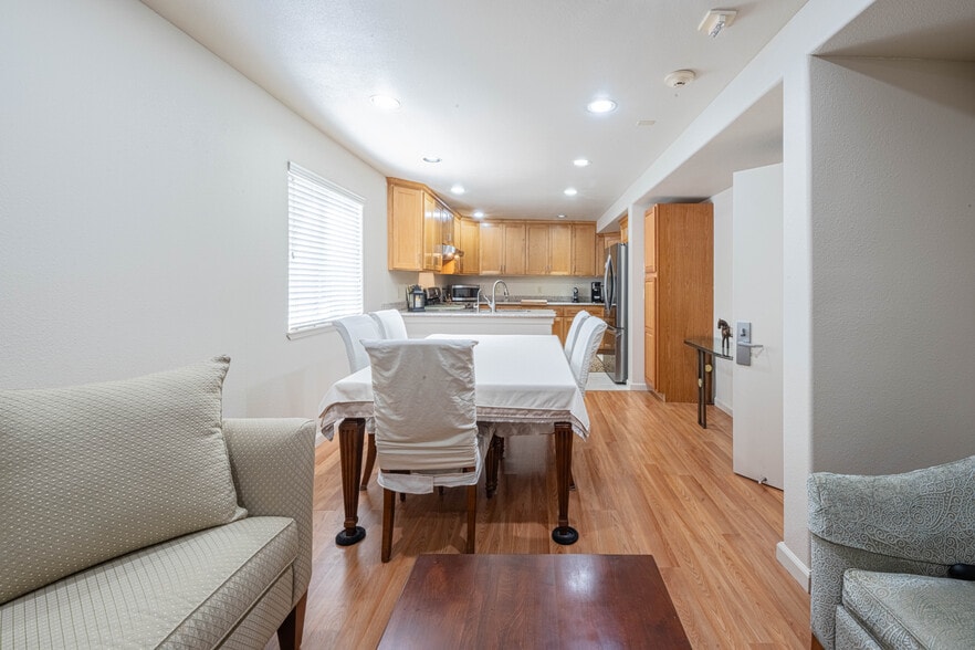 More Photos Of 6 S Wood St, Salinas Hotel For Sale