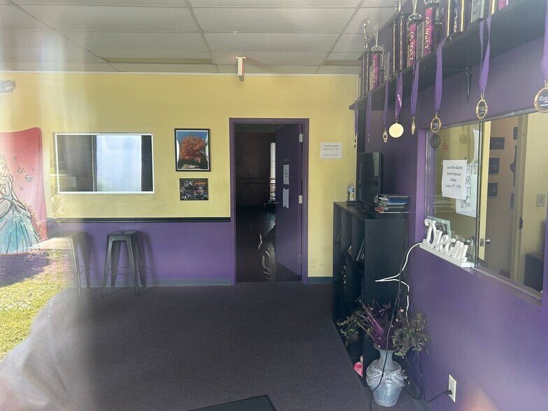 More Photos Of 8300 Whitesburg Dr, Huntsville Loft Creative Space For Sale