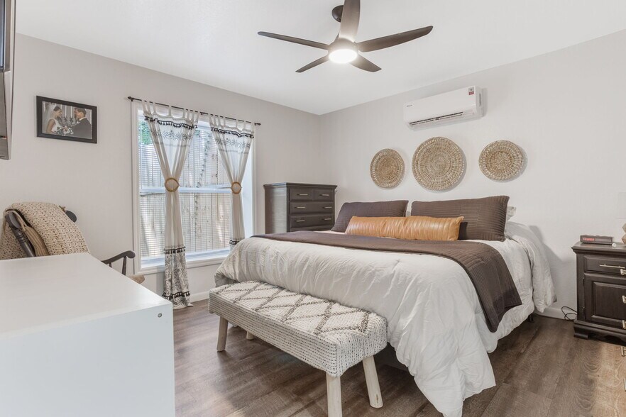 More Photos Of 300 N Dixie Ave, Fruitland Park Self Storage For Sale