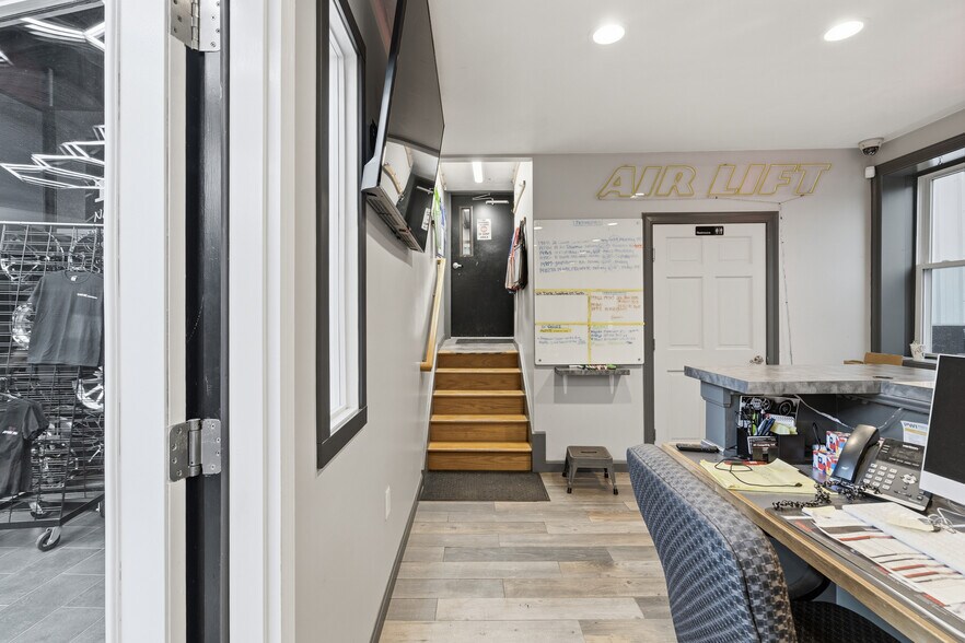 More Photos Of 1097 Eddie Dowling Hwy, North Smithfield Service Station For Sale