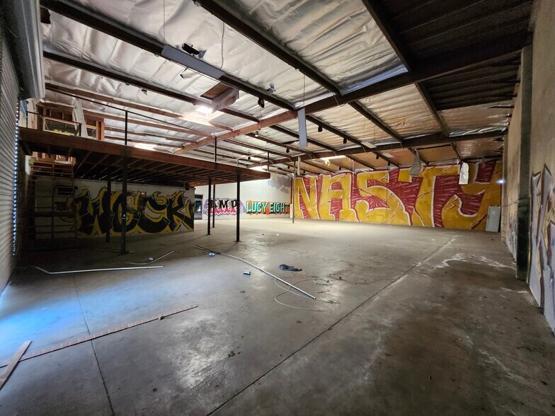 More Photos Of 13501 S Main St, Los Angeles Warehouse For Sale