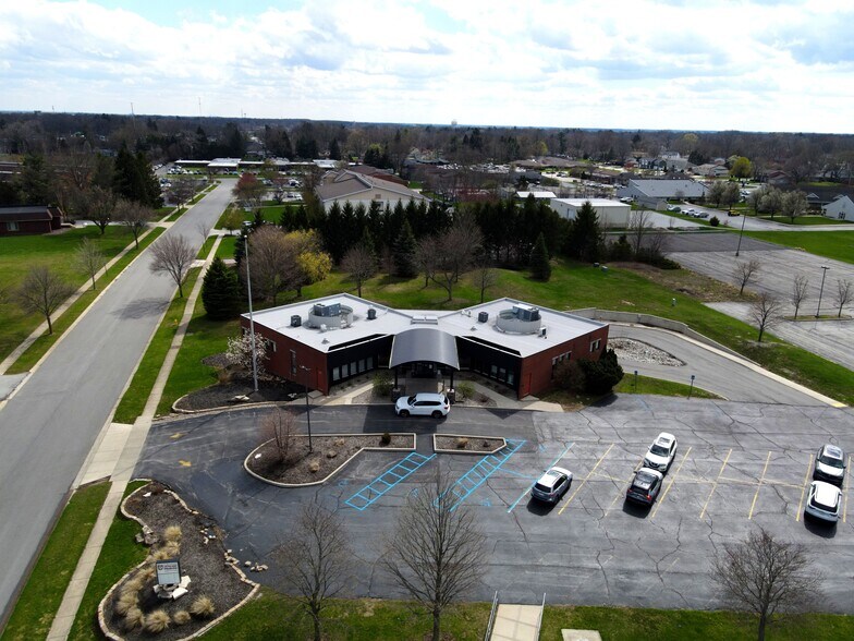 More Photos Of 600 Vale park Rd, Valparaiso Office For Lease