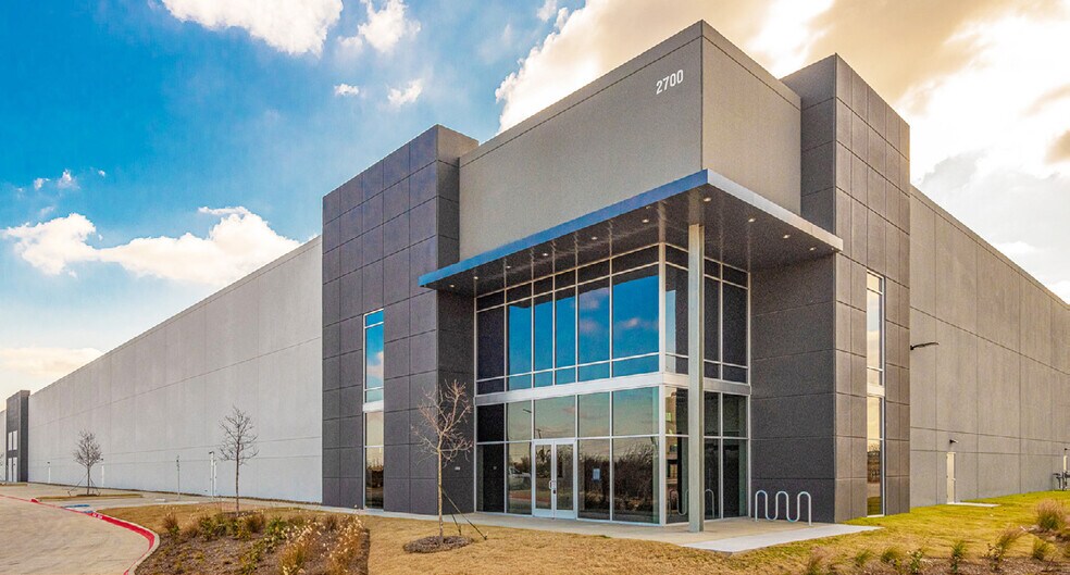 More Photos Of 2800 Lovett Ave, Fort Worth Warehouse For Lease