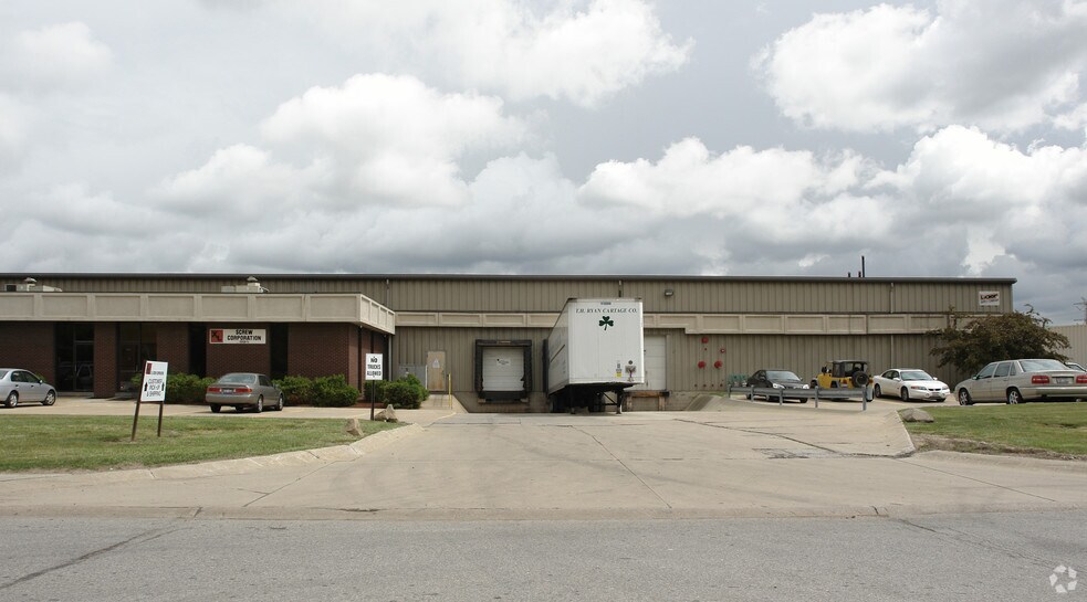 More Photos Of 990-998 Valley Belt Rd, Brooklyn Heights Warehouse For Lease