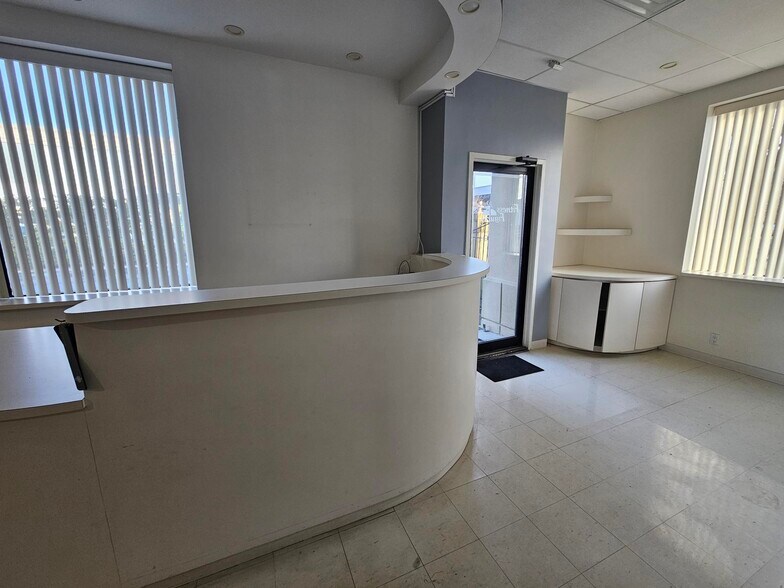 More Photos Of 166 E Jericho Tpke, Mineola Office For Lease