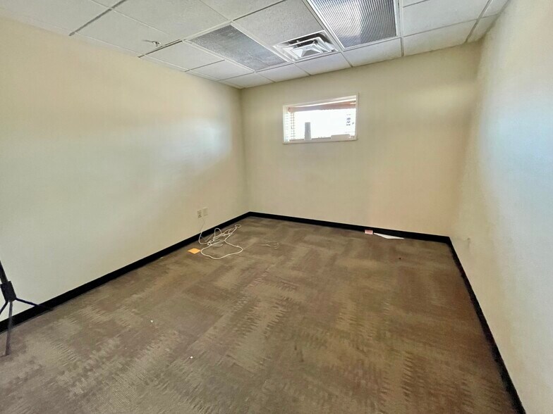 More Photos Of 120 16 1/2 St, Rock Island Office For Sale