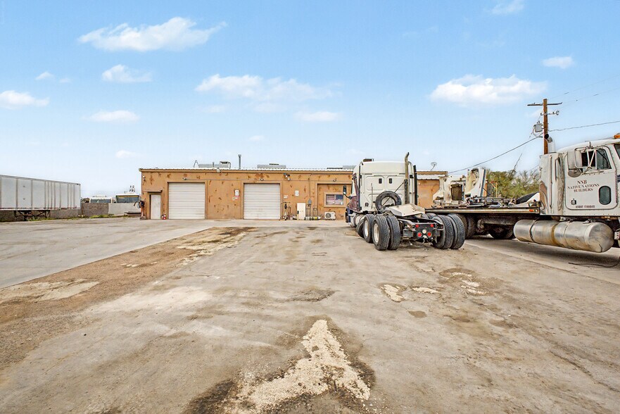 More Photos Of 3050 W 4th Ave, Apache Junction Warehouse For Lease