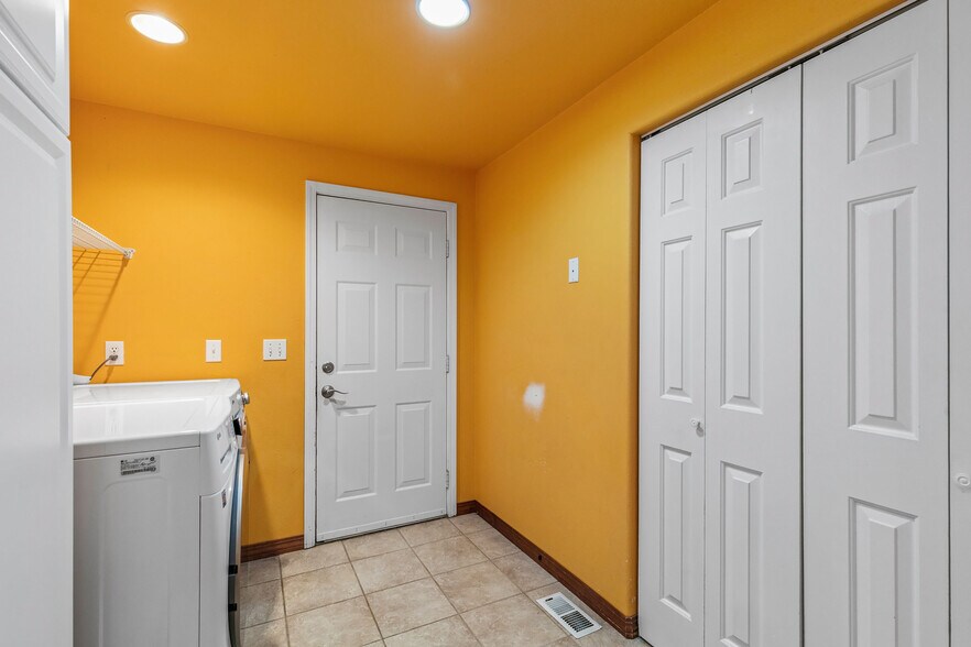 More Photos Of 9101 NW 31st St, Terrebonne Specialty For Sale