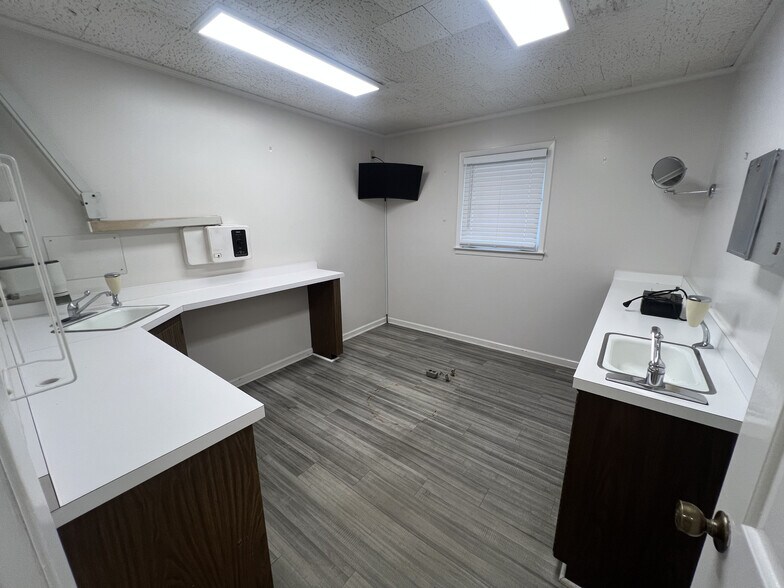 More Photos Of 540 W Hill St, Thomson Office Residential For Lease