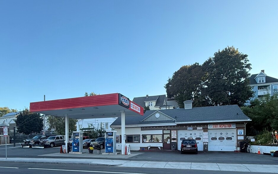 Primary Photo Of 474 Ferry St, Everett Service Station For Sale