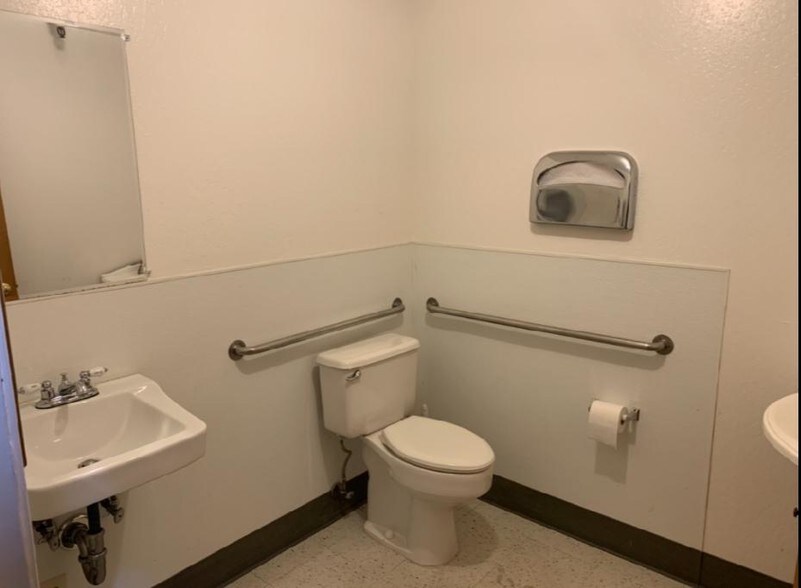 More Photos Of 936 Detroit Ave, Concord Flex For Lease