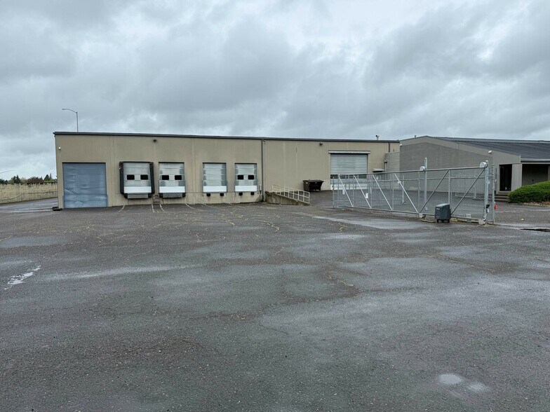 More Photos Of 8811 SE Herbert Ct, Clackamas Warehouse For Lease