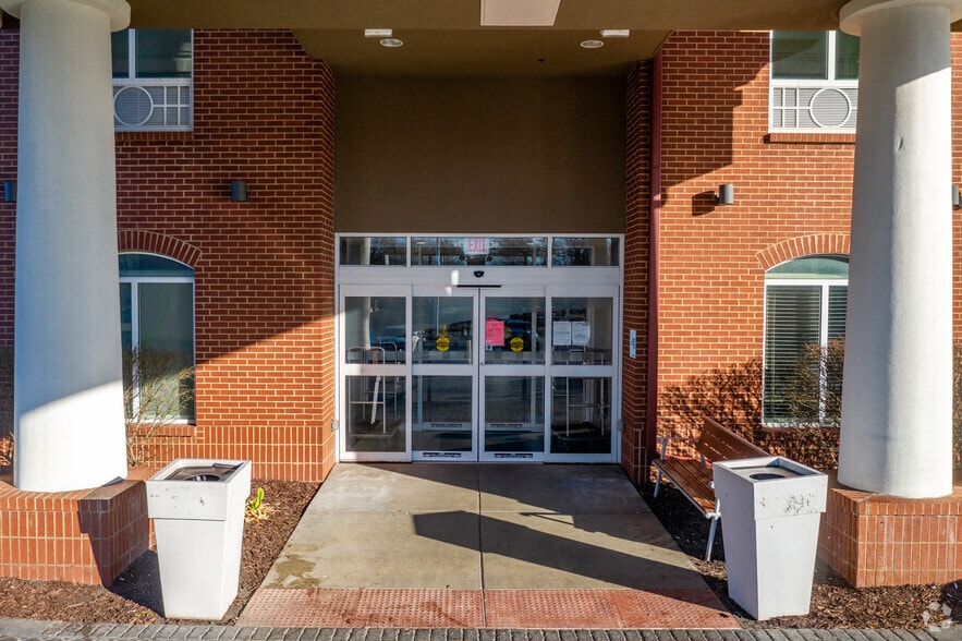 More Photos Of 12801 S 71 Hwy, Grandview Hotel For Sale