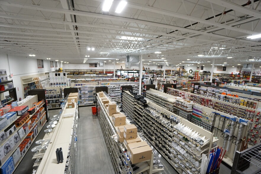 More Photos Of 104 Butterfield Rd, Yakima General Retail For Sale