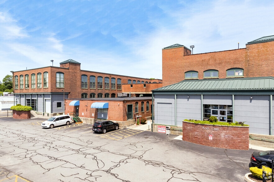 Primary Photo Of 134 Thurbers Ave, Providence Medical For Lease