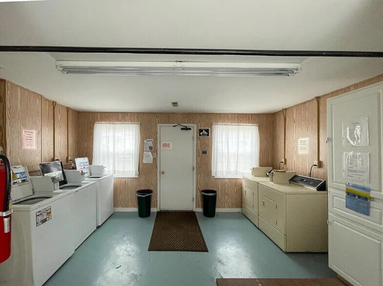 More Photos Of 719 Maryland St, Conrad Trailer Camper Park For Sale