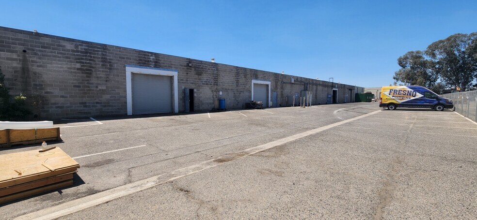 More Photos Of 5645 E Clinton Ave, Fresno Manufacturing For Lease