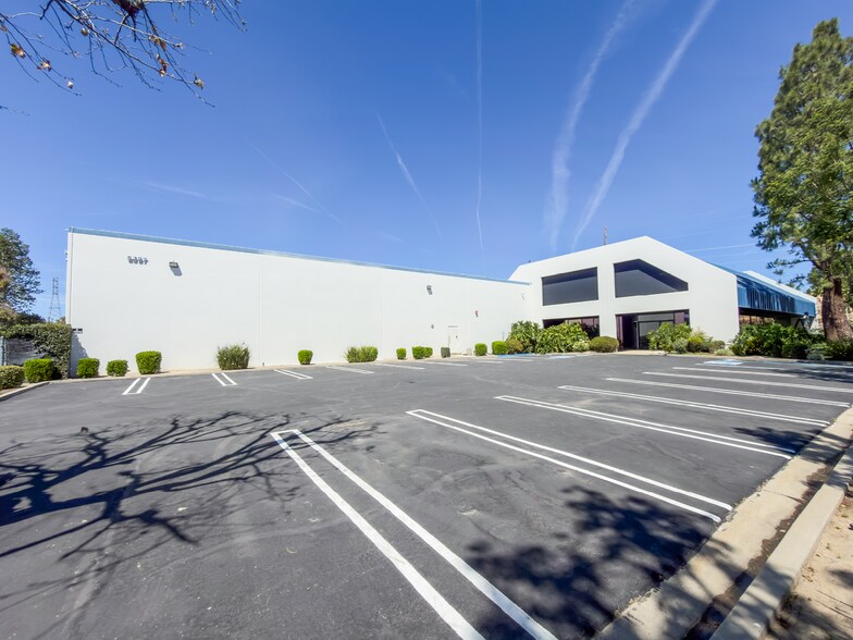 More Photos Of 5397 N Commerce Ave, Moorpark Manufacturing For Sale