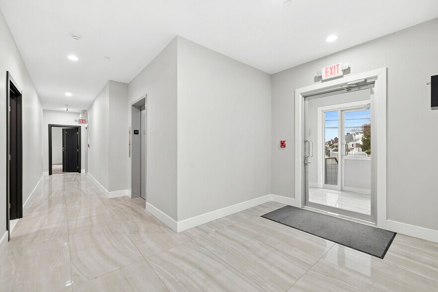 More Photos Of 533 Greenwich St, Hempstead Apartments For Sale