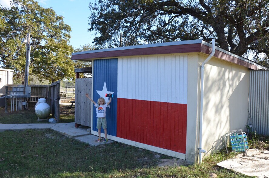 More Photos Of 2239 FM 3432, Adkins Freestanding For Sale