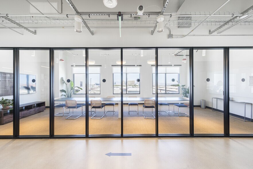 More Photos Of 6543 S Las Vegas Blvd, Las Vegas Office For Lease