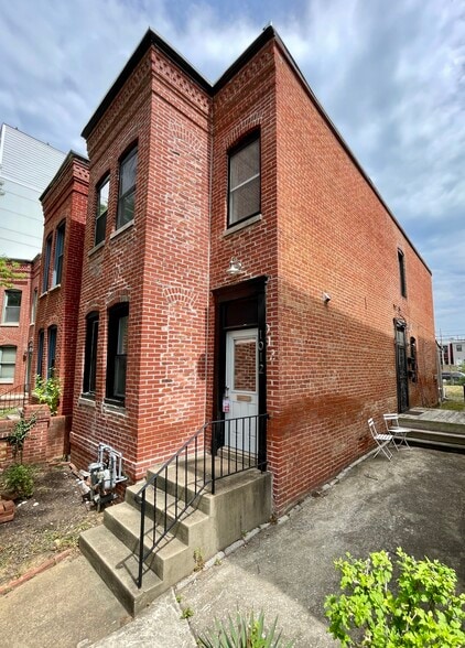 More Photos Of 1012 Florida Ave NE, Washington Office For Sale