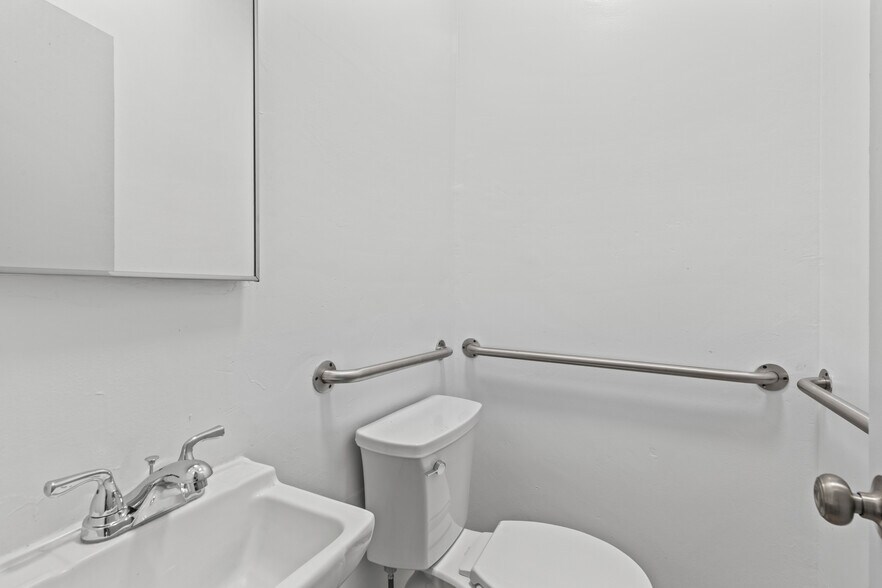 More Photos Of 16705 Hawthorne Blvd, Lawndale Loft Creative Space For Lease