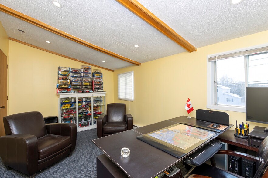 More Photos Of 61 Boul Grand, L'Île-Perrot Office For Lease
