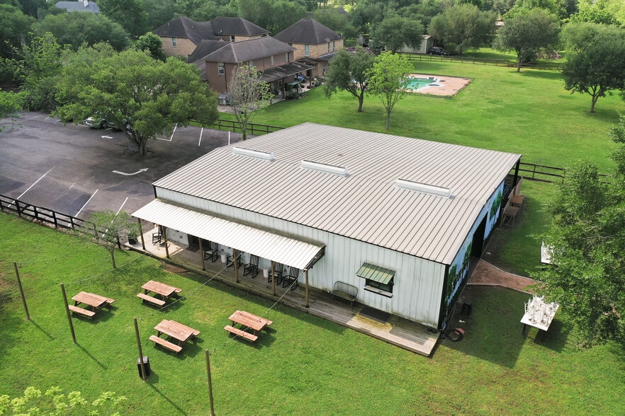 More Photos Of 10419 W Hidden Lake Ln, Richmond Religious Facility For Sale