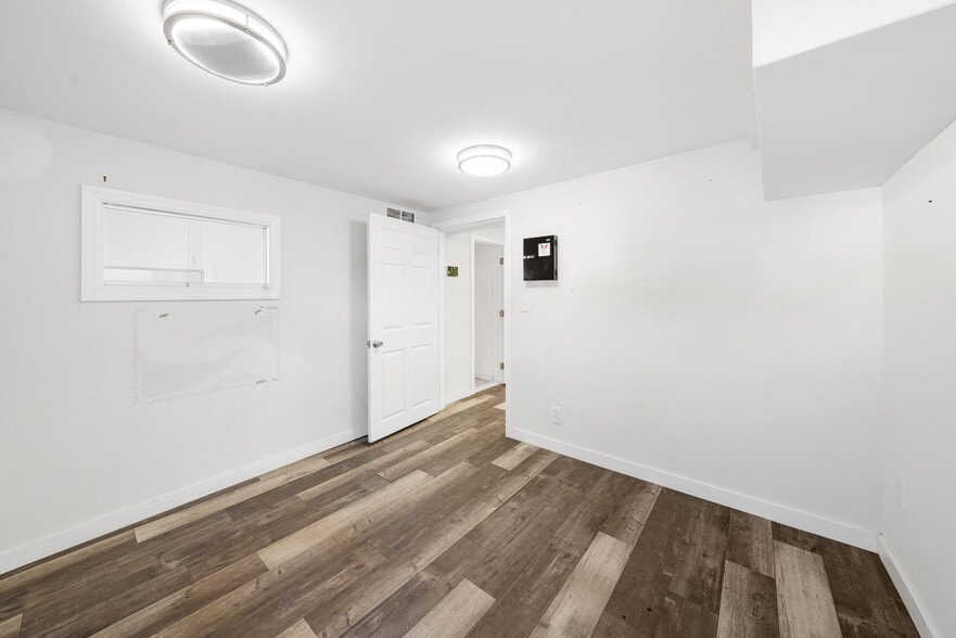 More Photos Of 40 Amboy Rd, Old Bridge Flex For Sale
