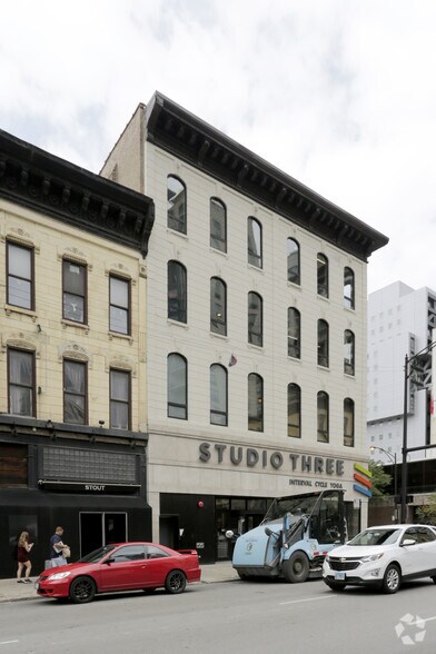 More Photos Of 646-648 N Clark St, Chicago Office For Lease