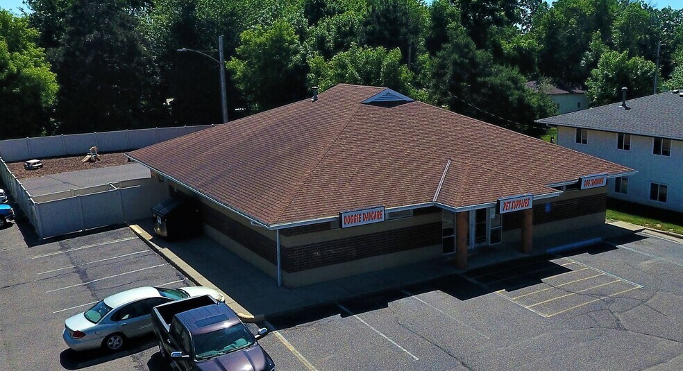 More Photos Of 602 S Rum River Dr, Princeton Freestanding For Lease