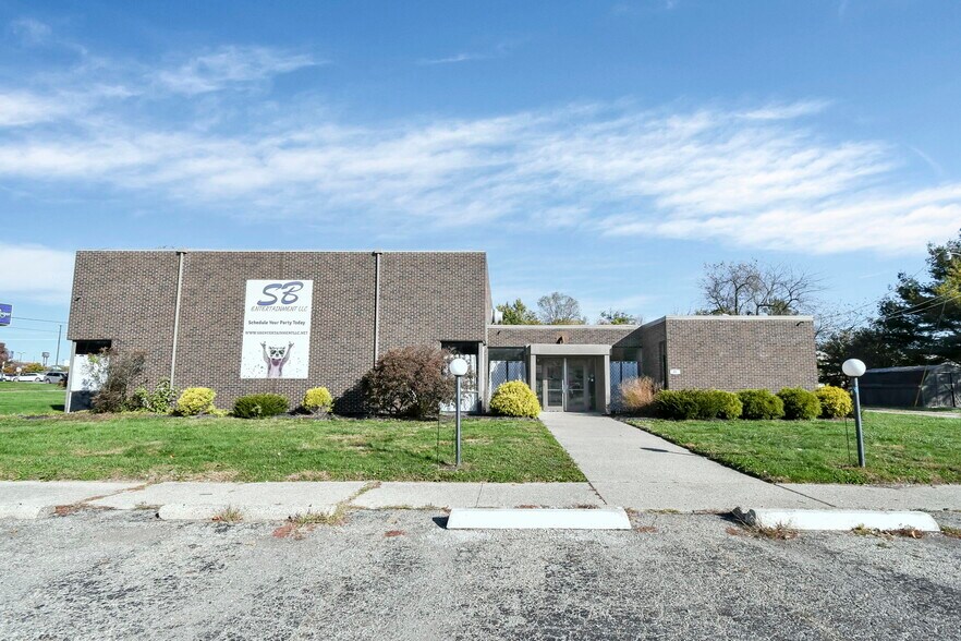 Primary Photo Of 32 Licking View Dr, Heath Lodge Meeting Hall For Lease