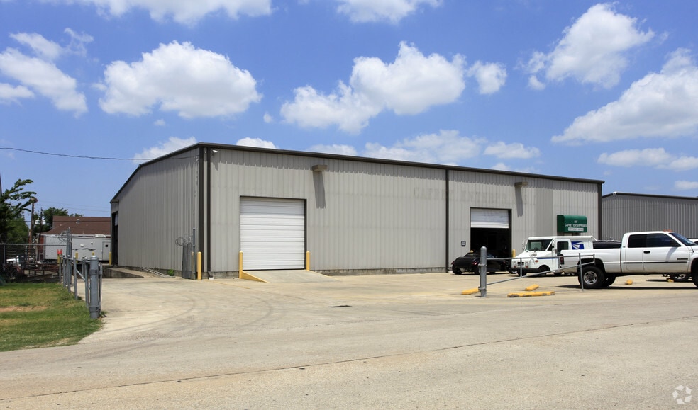 Primary Photo Of 907 Dumont St, South Houston Warehouse For Sale