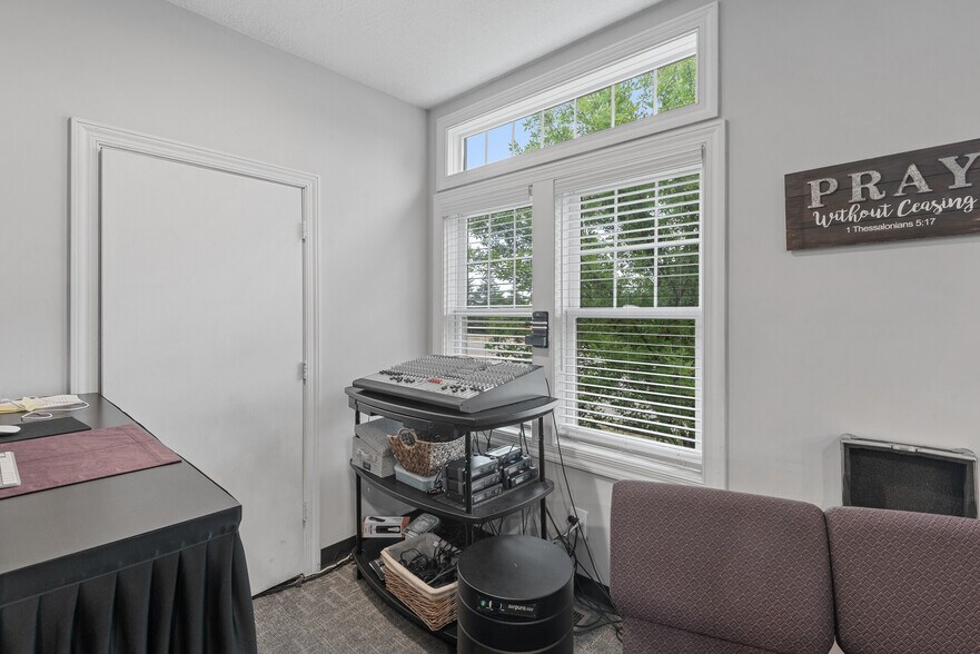 More Photos Of 1701-1713 Southcross Dr W, Burnsville Loft Creative Space For Sale