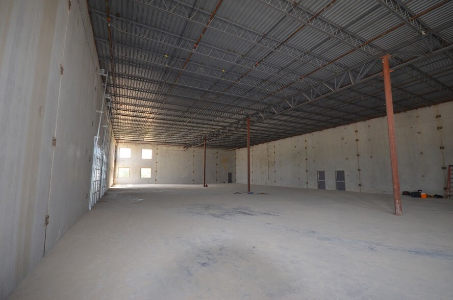 More Photos Of 9503 Brown Ln, Austin Warehouse For Lease