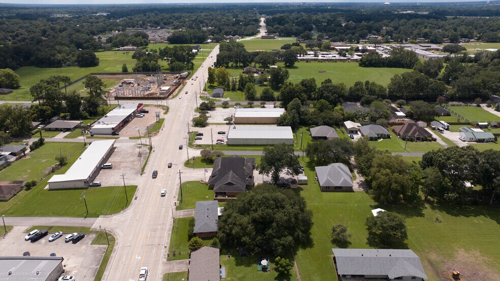 More Photos Of 4301 Moss St, Lafayette Freestanding For Sale