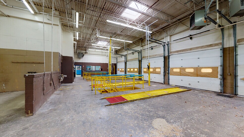 More Photos Of 1229 NW Evangeline Trwy, Lafayette Unknown For Lease